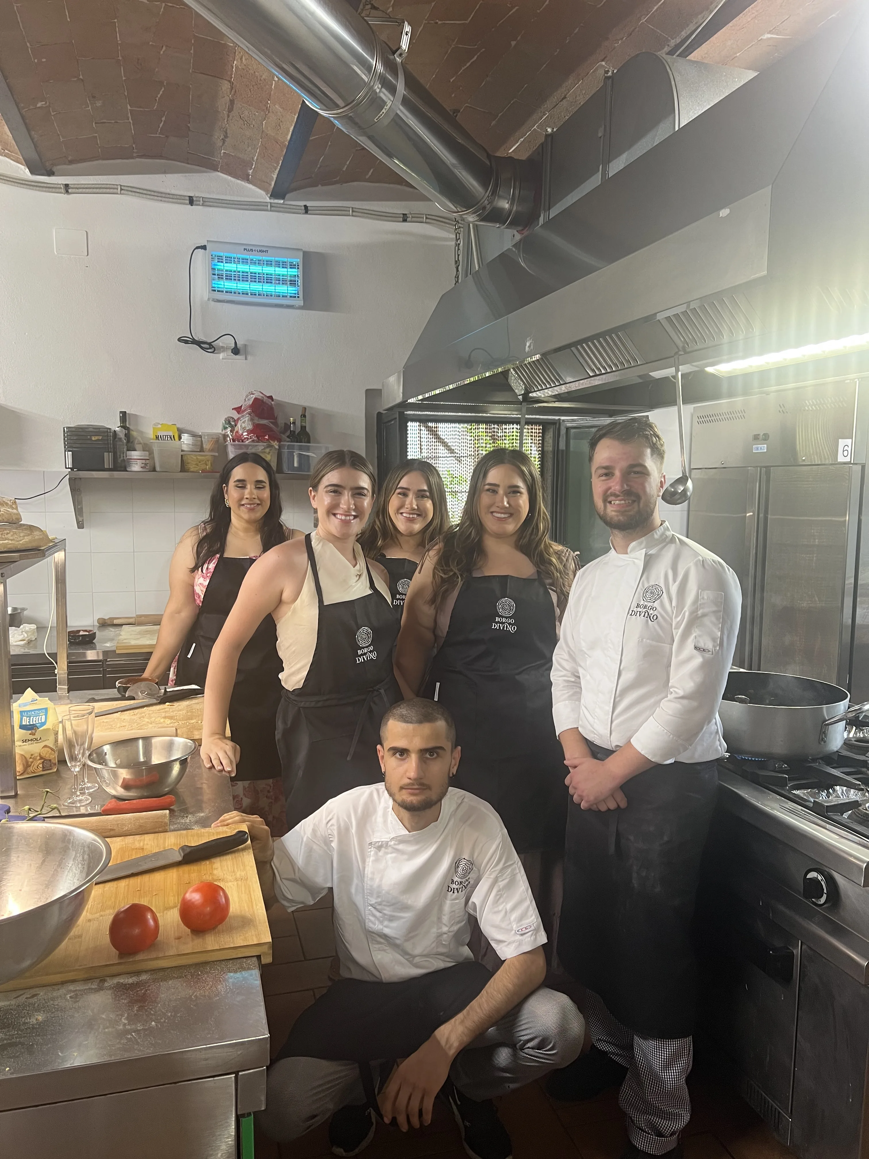 Hands-on cooking class with international guests in Tuscany